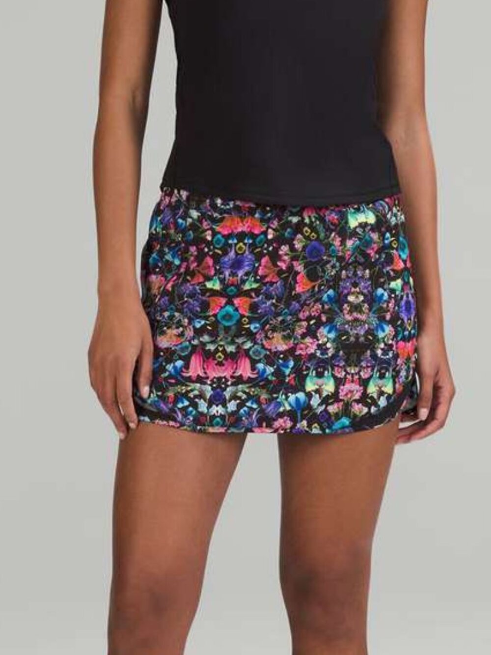 Lululemon Hotty Hot High-Rise Skirt Flowerscope Black Size 4